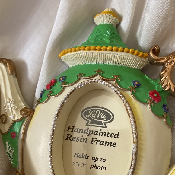 ~LaVie~ Hand-painted Victorian Teapot Resin Frame - Picture 5 of 5